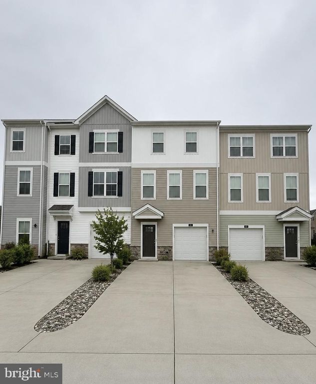 402 HONEYBERRY LN, Fredericksburg, VA 22405