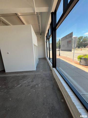 601 W 2nd St Apt 103, Davenport, IA 52801