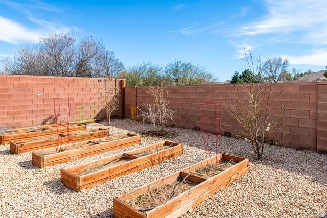 325 W RIVER WILLOW LN LN, Washington, UT 84780