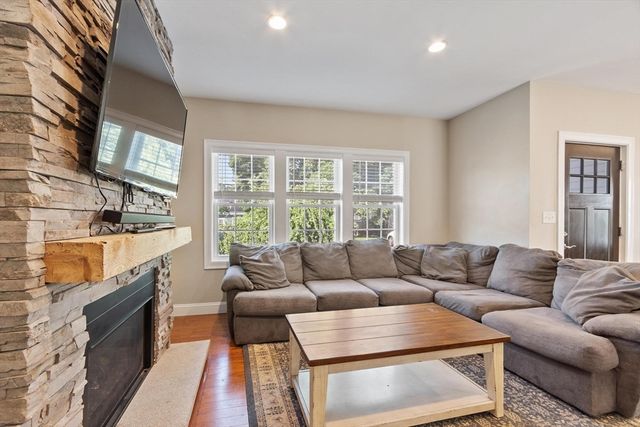 19 Third St, Westford, MA 01886