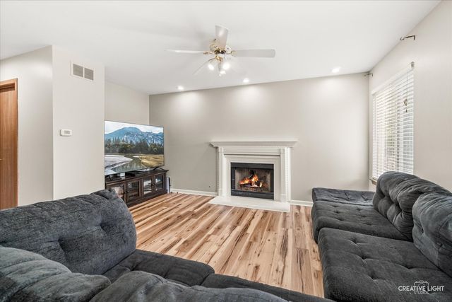941 Taralon Trail, Lake In The Hills, IL 60156