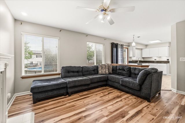 941 Taralon Trail, Lake In The Hills, IL 60156