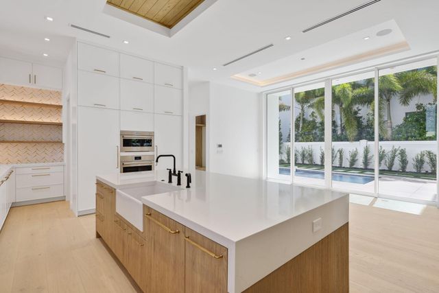 330 Grove Place, Delray Beach, FL 33444