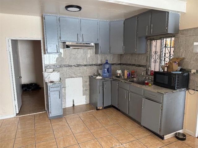 7828 Bell, Los Angeles, CA 90001