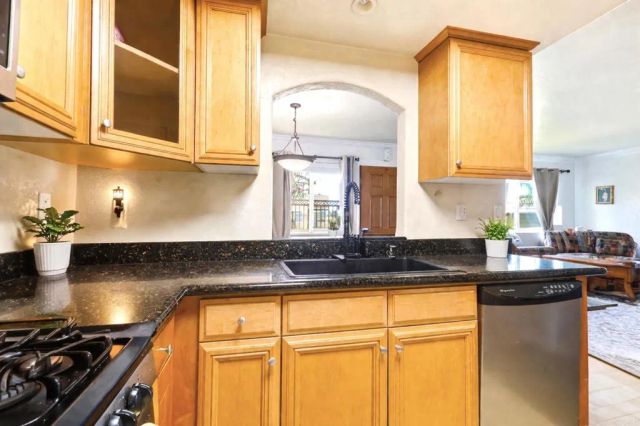 5004 Los Morros Way 2, Oceanside, CA 92057