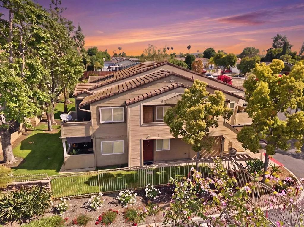 5004 Los Morros Way 2, Oceanside, CA 92057