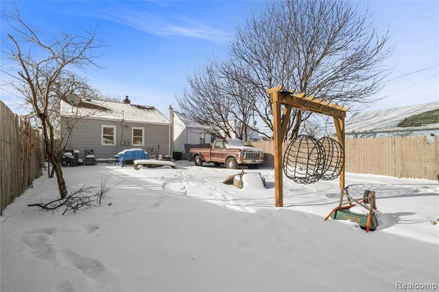 1778 Russell Avenue, Lincoln Park, MI 48146