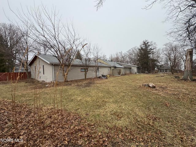 2046 Duchesse Drive, Oregon, OH 43616