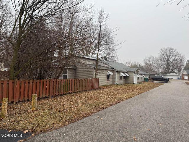 2046 Duchesse Drive, Oregon, OH 43616