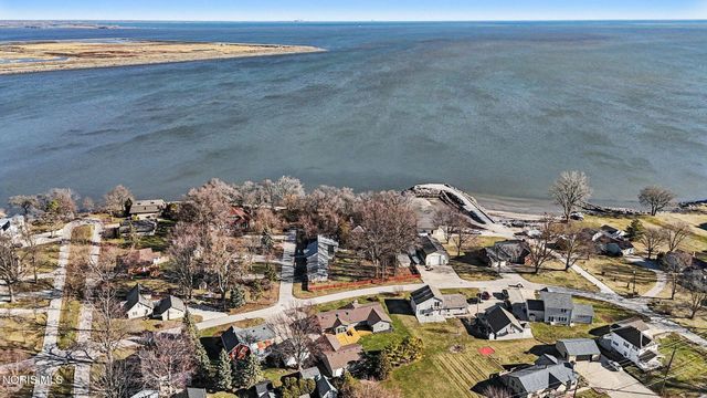 2046 Duchesse Drive, Oregon, OH 43616