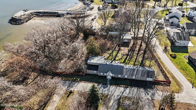 2046 Duchesse Drive, Oregon, OH 43616