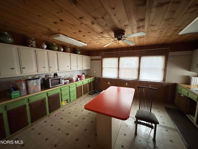 2046 Duchesse Drive, Oregon, OH 43616