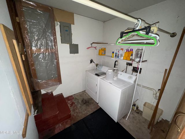 2046 Duchesse Drive, Oregon, OH 43616