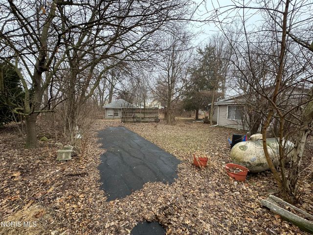 2046 Duchesse Drive, Oregon, OH 43616