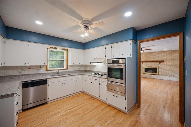 1601 77th Street, Kansas City, MO 64118