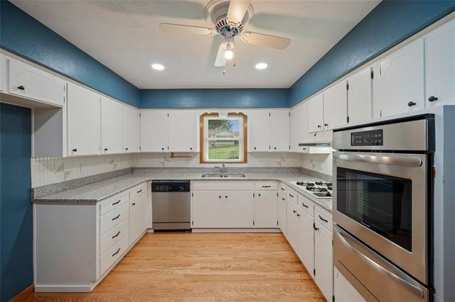 1601 77th Street, Kansas City, MO 64118