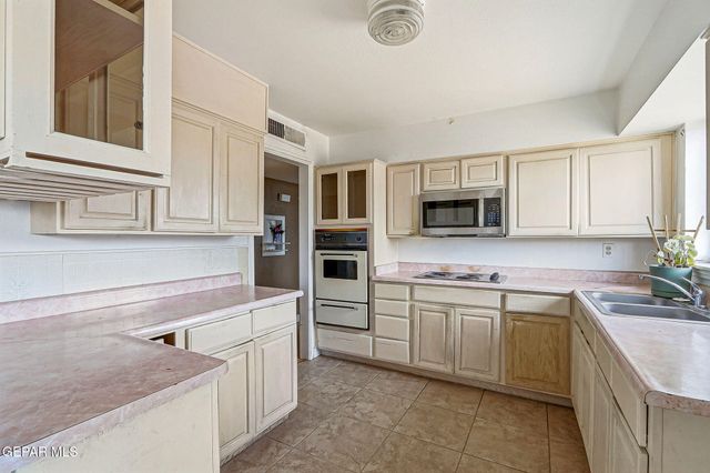 5852 STURGEON Drive, El Paso, TX 79924