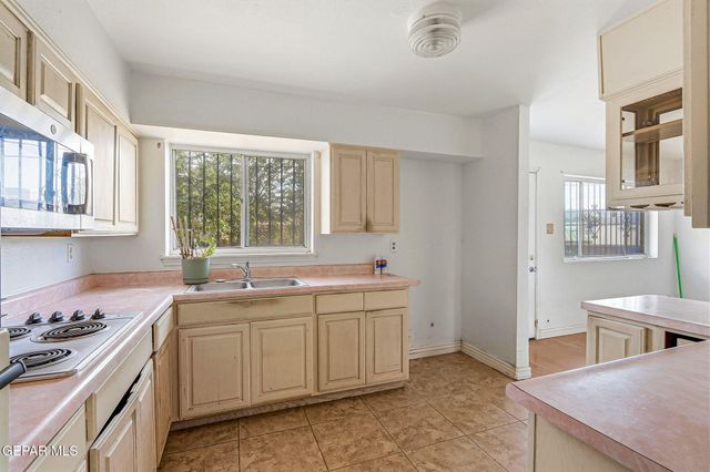 5852 STURGEON Drive, El Paso, TX 79924