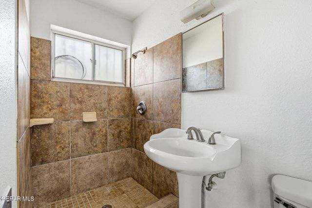 5852 STURGEON Drive, El Paso, TX 79924