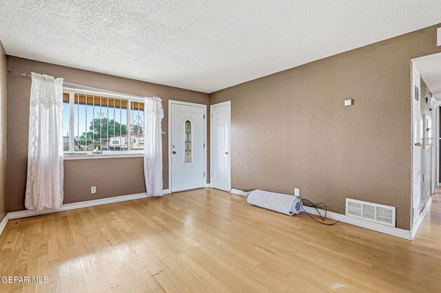 5852 STURGEON Drive, El Paso, TX 79924