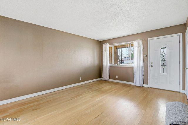 5852 STURGEON Drive, El Paso, TX 79924