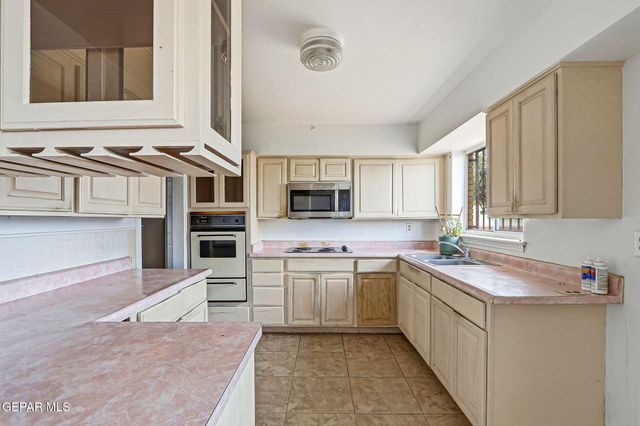 5852 STURGEON Drive, El Paso, TX 79924