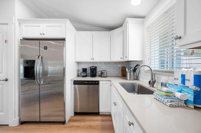 3007 AVENUE E B, Bradenton Beach, FL 34217