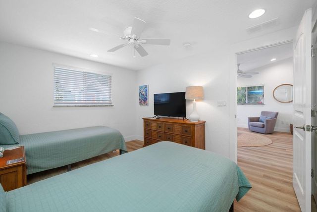 3007 AVENUE E B, Bradenton Beach, FL 34217