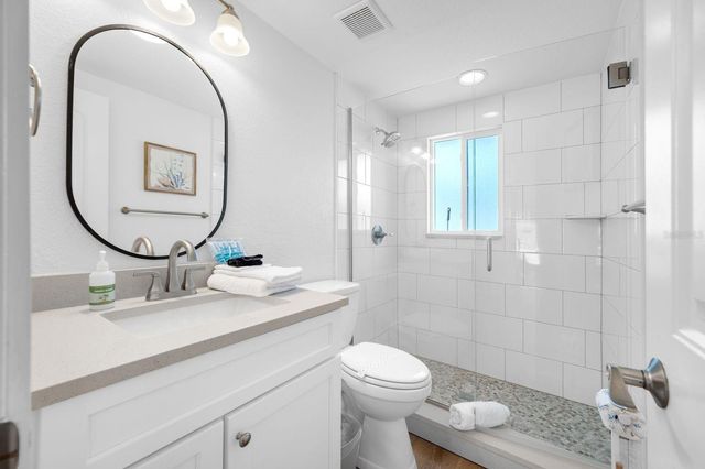 3007 AVENUE E B, Bradenton Beach, FL 34217
