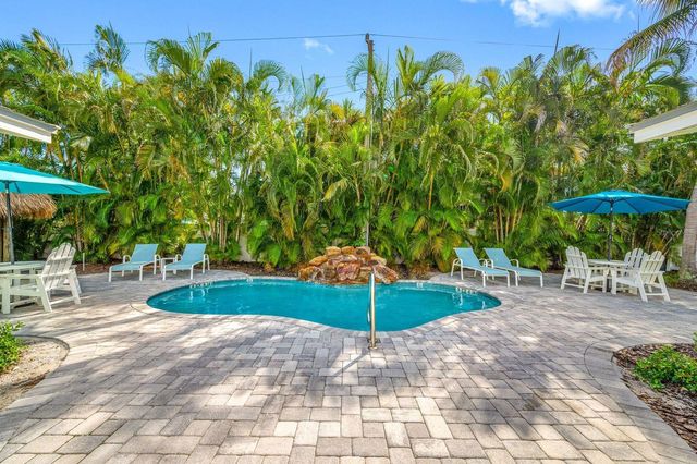 3007 AVENUE E B, Bradenton Beach, FL 34217