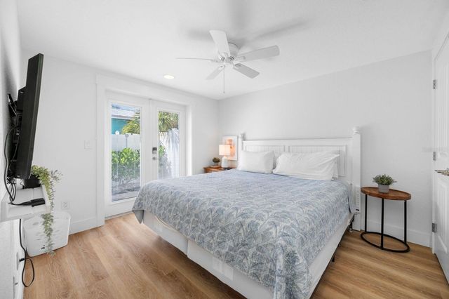 3007 AVENUE E B, Bradenton Beach, FL 34217