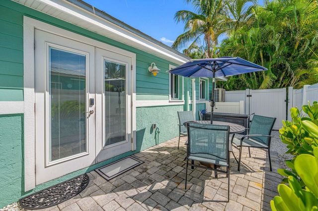 3007 AVENUE E B, Bradenton Beach, FL 34217