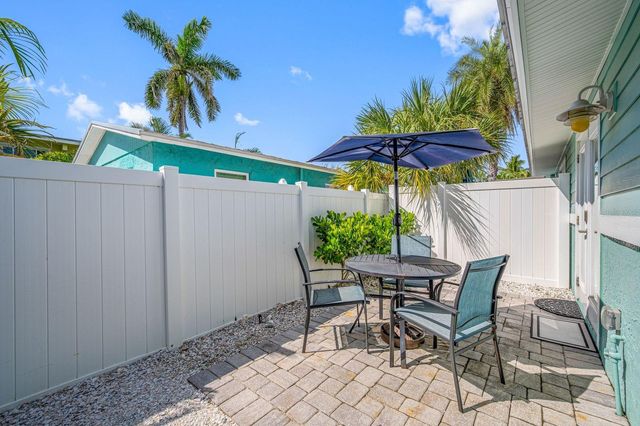 3007 AVENUE E B, Bradenton Beach, FL 34217
