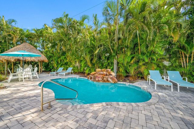 3007 AVENUE E B, Bradenton Beach, FL 34217