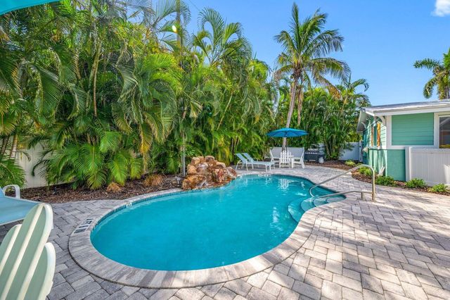 3007 AVENUE E B, Bradenton Beach, FL 34217
