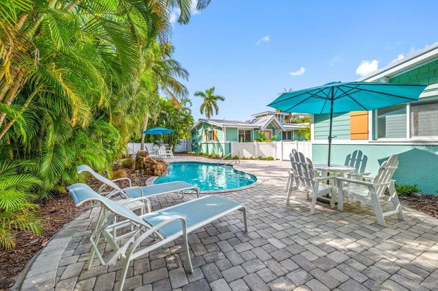3007 AVENUE E B, Bradenton Beach, FL 34217