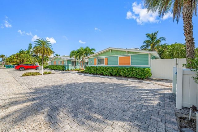 3007 AVENUE E B, Bradenton Beach, FL 34217