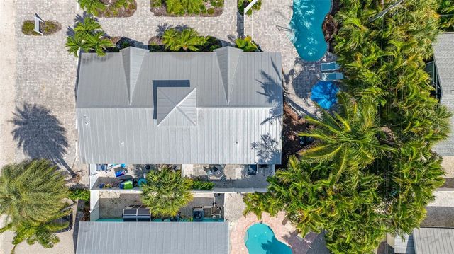 3007 AVENUE E B, Bradenton Beach, FL 34217