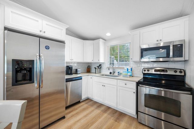 3007 AVENUE E B, Bradenton Beach, FL 34217