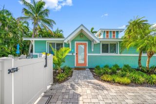 3007 AVENUE E B, Bradenton Beach, FL 34217