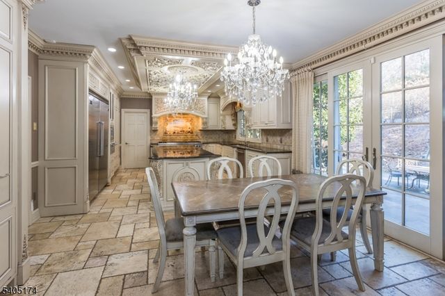 7 Beacon Hill Dr, Chester Twp., NJ 07930