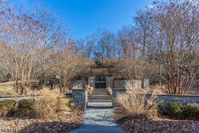 7 Beacon Hill Dr, Chester Twp., NJ 07930