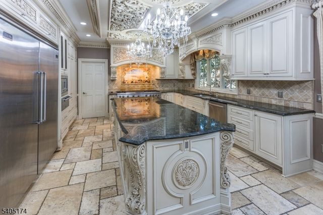 7 Beacon Hill Dr, Chester Twp., NJ 07930