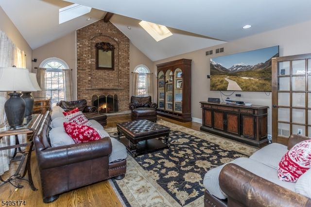 7 Beacon Hill Dr, Chester Twp., NJ 07930