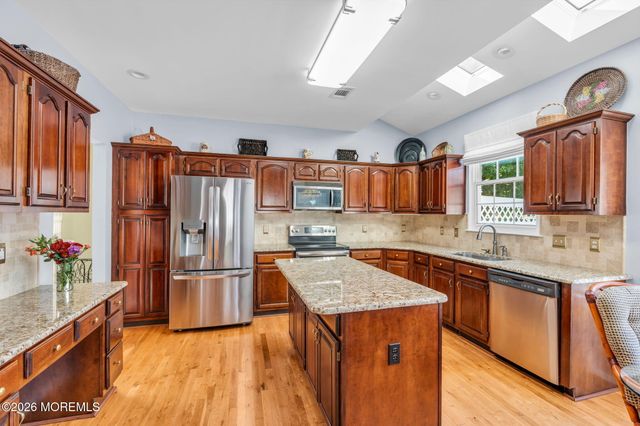4 Hickory Circle, Barnegat, NJ 08005