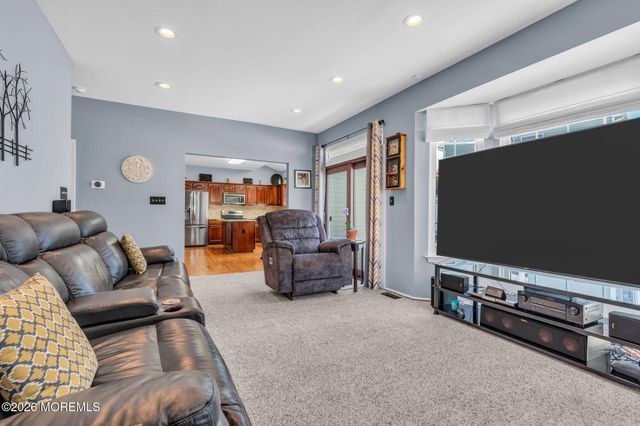 4 Hickory Circle, Barnegat, NJ 08005