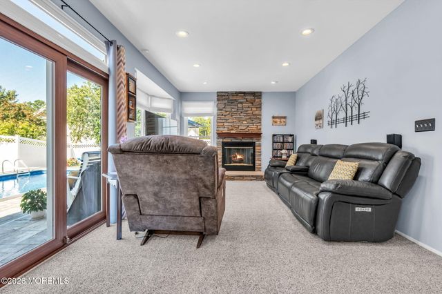 4 Hickory Circle, Barnegat, NJ 08005