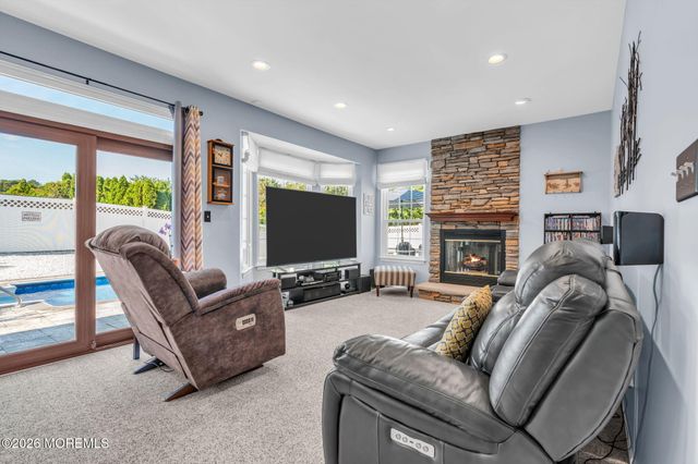 4 Hickory Circle, Barnegat, NJ 08005