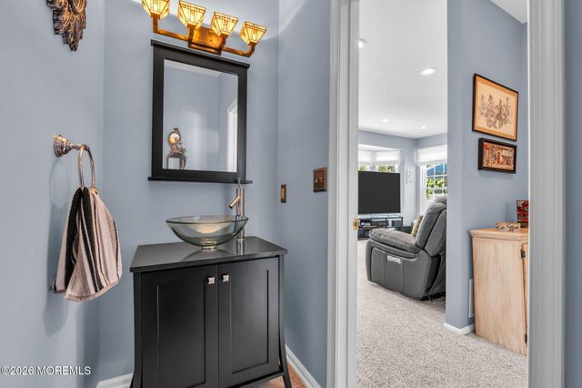 4 Hickory Circle, Barnegat, NJ 08005