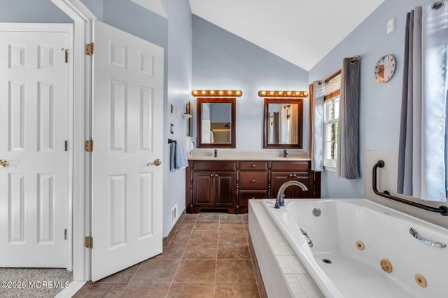 4 Hickory Circle, Barnegat, NJ 08005